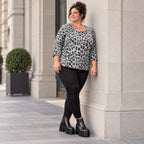 Flauschiges Langarmshirt in Grau/Schwarz meliert mit aufgesetzten Taschen aus Italien