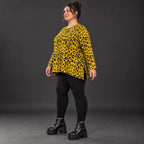 Weiches Langarmshirt aus flauschigem Feinstrick in Gelb/Schwarz mit ausgestellter A-Linie