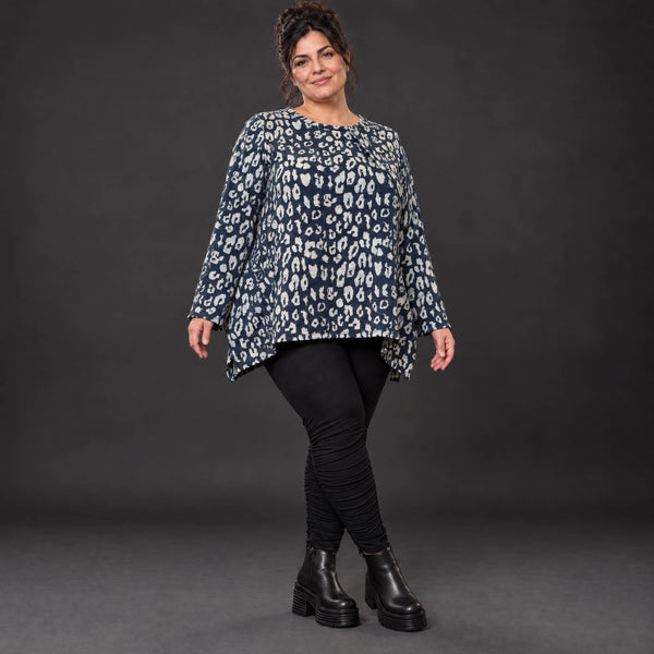Weiches Langarmshirt aus flauschigem Feinstrick in Marineblau/Grau mit fließender A-Linie
