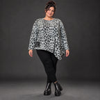 Langarmshirt Feinstrick in Grau/Schwarz mit asymmetrischem Zipfelsaum und weichem Garn