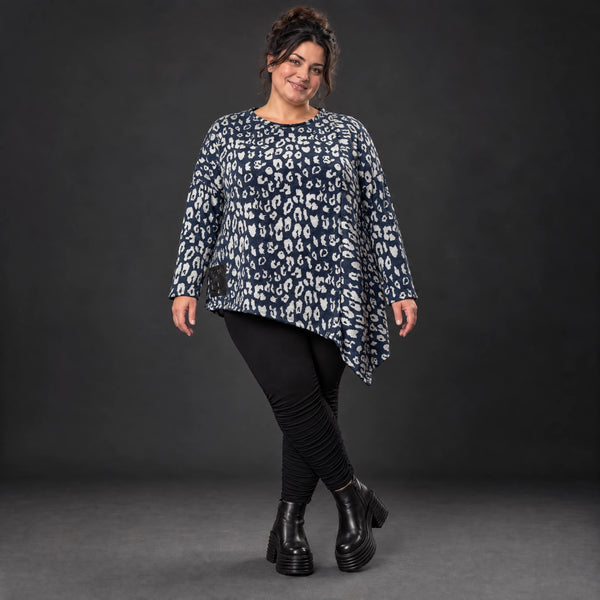Asymmetrisches Feinstrickshirt in Marineblau/Grau mit Zipfelsaum und Rundhalsausschnitt