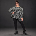 Kuscheliges Feinstrickshirt in Schwarz/Weiß mit asymmetrischem Zipfelsaum für den Winter