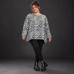 Langarmshirt aus flauschigem Feinstrick in Grau/Schwarz mit A-Linie und Schlitzen am Saum