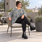 Langarmshirt aus flauschigem Feinstrick in Grau/Schwarz mit A-Linie und Schlitzen am Saum