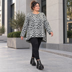 Langarmshirt aus flauschigem Feinstrick in Grau/Schwarz mit A-Linie und Schlitzen am Saum