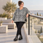 Kuscheliges Strickshirt in Grau/Schwarz aus flauschigem Feinstrick mit V-Ausschnitt