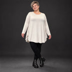 Langarmshirt in Beige aus weichem Modalstretch mit runder Form und Seitennahttaschen