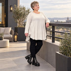 Langarmshirt in Beige aus weichem Modalstretch mit runder Form und Seitennahttaschen