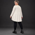 Langarmshirt in Beige aus weichem Modalstretch mit runder Form und Seitennahttaschen