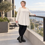 Langarmshirt in Beige aus weichem Modalstretch mit runder Form und Seitennahttaschen
