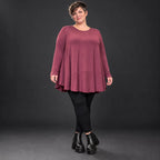 Bequemes Langarmshirt in sattem Bordeaux aus weichem Modal Stretch mit gerundeter Form