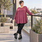 Bequemes Langarmshirt in sattem Bordeaux aus weichem Modal Stretch mit gerundeter Form