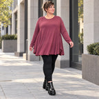 Bequemes Langarmshirt in sattem Bordeaux aus weichem Modal Stretch mit gerundeter Form