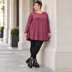 Bequemes Langarmshirt in sattem Bordeaux aus weichem Modal Stretch mit gerundeter Form