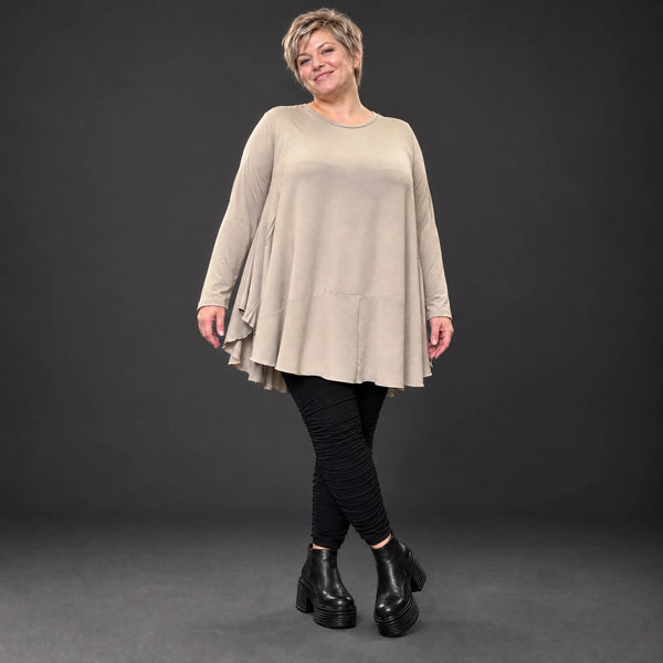 Langarmshirt in Taupe aus feinem Modalstretch mit Seitentaschen und gerundeter Silhouette