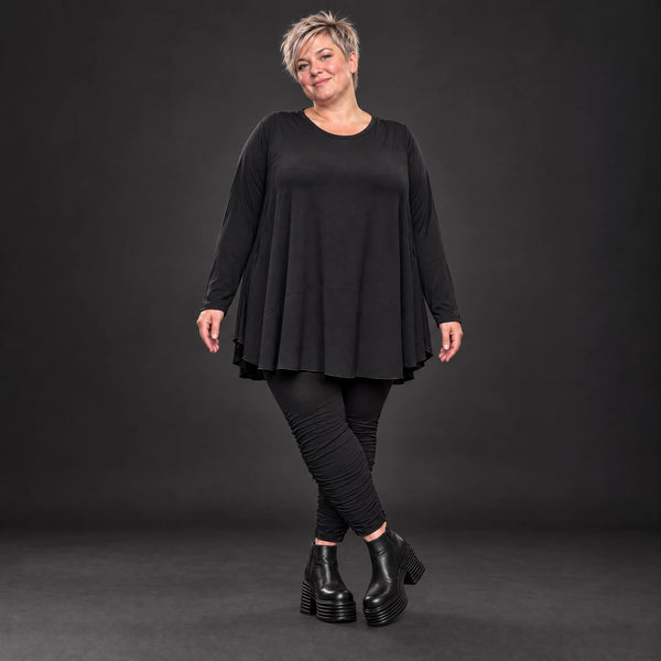 Basic Langarmshirt in Schwarz aus weichem Modal mit Stretch und praktischen Seitentaschen