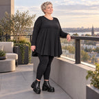 Basic Langarmshirt in Schwarz aus weichem Modal mit Stretch und praktischen Seitentaschen