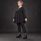 Basic Langarmshirt in Schwarz aus weichem Modal mit Stretch und praktischen Seitentaschen