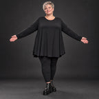 Basic Langarmshirt in Schwarz aus weichem Modal mit Stretch und praktischen Seitentaschen