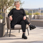 Basic Langarmshirt in Schwarz aus weichem Modal mit Stretch und praktischen Seitentaschen