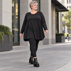 Basic Langarmshirt in Schwarz aus weichem Modal mit Stretch und praktischen Seitentaschen