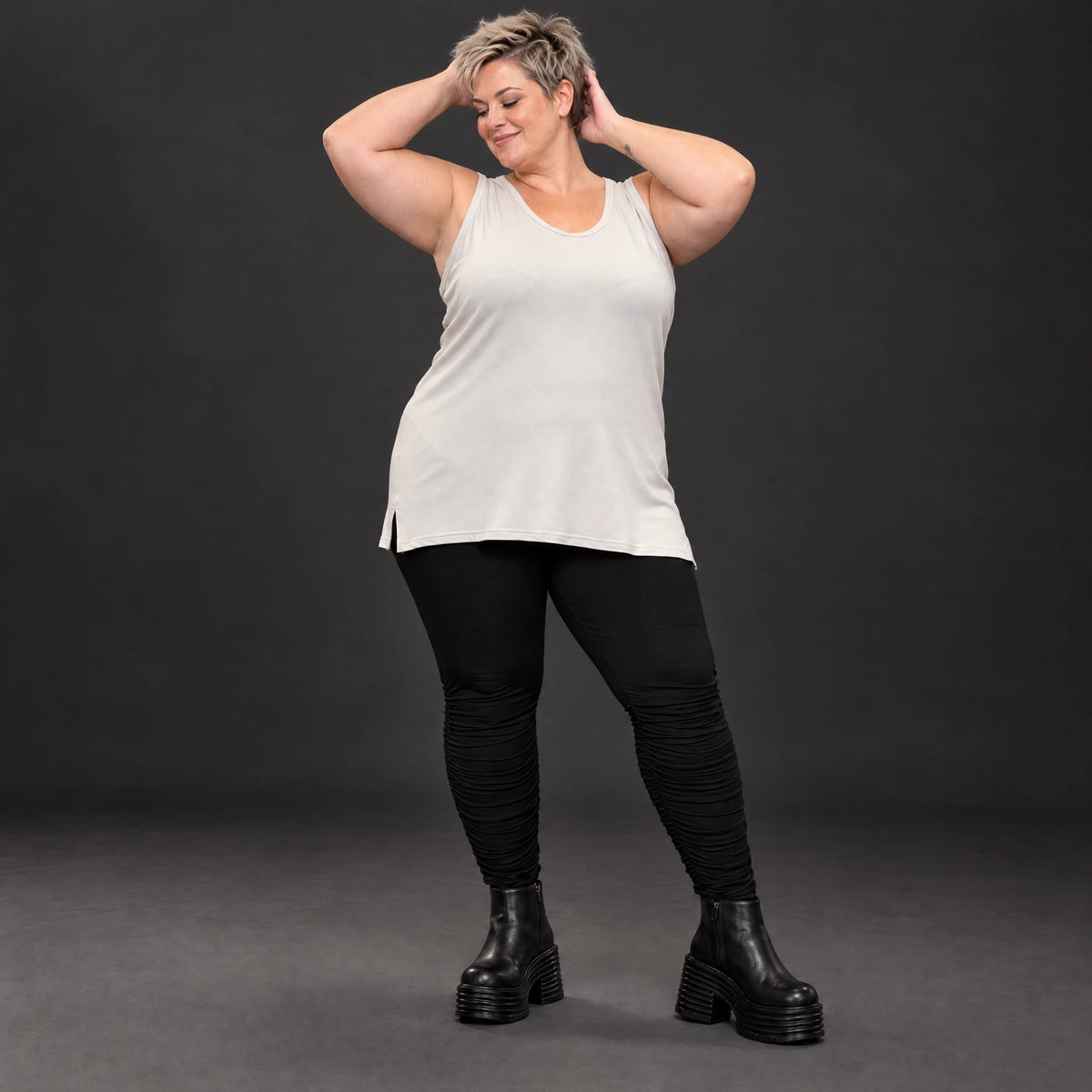 Ärmelloses Basic Top aus weichem Modal mit Stretch in Beige mit seitlichen Schlitzen