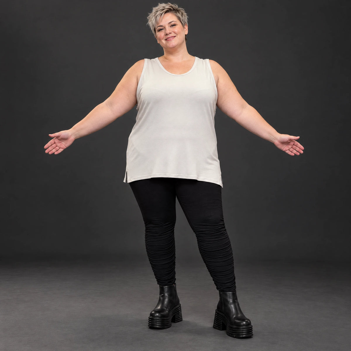 Ärmelloses Basic Top aus weichem Modal mit Stretch in Beige mit seitlichen Schlitzen