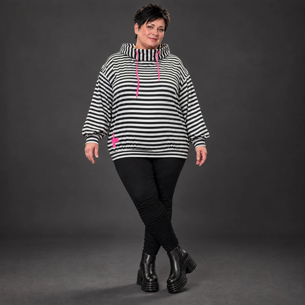 Gestreifter Hoody in Schwarz/Weiß/Pink aus weichem Stretchjersey mit Kapuze ungefüttert