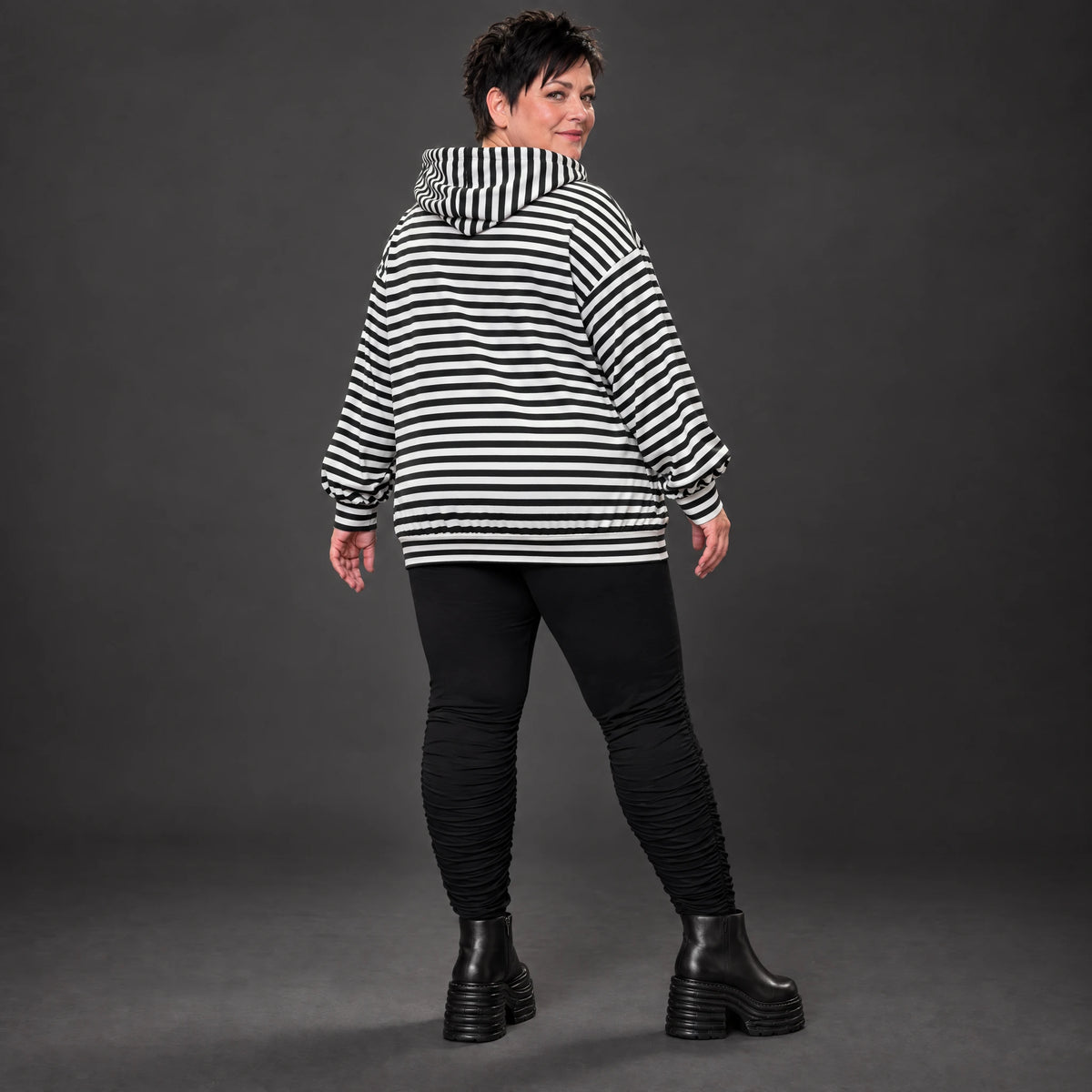 Gestreifter Hoody in Schwarz/Weiß/Pink aus weichem Stretchjersey mit Kapuze ungefüttert