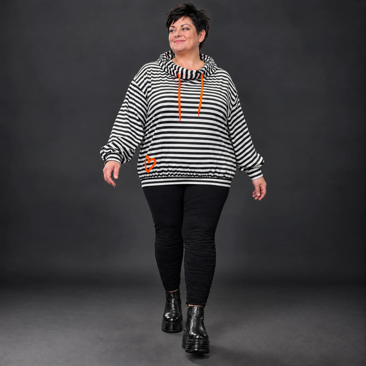 Gestreifter Hoodie in Orange/Schwarz/Weiß aus Stretchjersey mit Kapuze und Tunnelzug