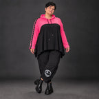 Kuscheliger Überwurf in Pink mit Kapuze und Tunnelzug aus warmem Stretchjersey aus Italien