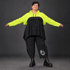 Lässiger Überwurf in leuchtendem Neongelb aus weichem Stretchjersey mit warmer Kapuze