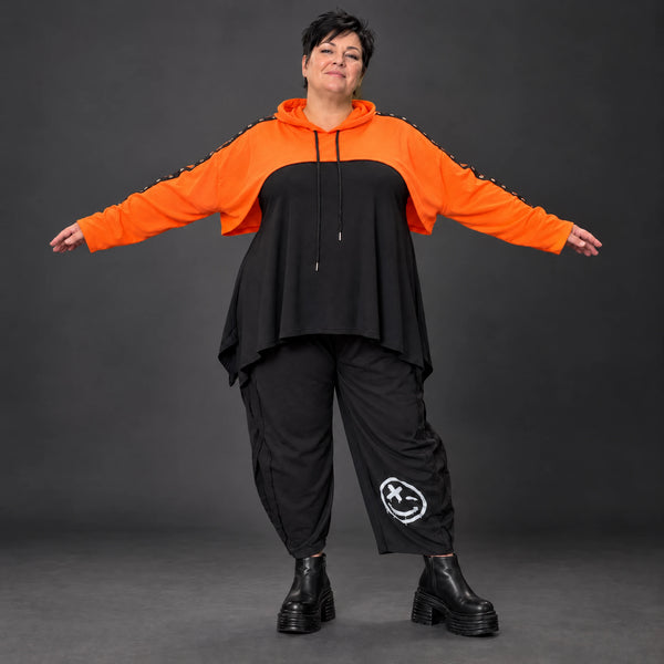Kapuzenüberwurf in leuchtendem Orange aus feinem Stretchjersey mit Tunnelzug und Vokuhila