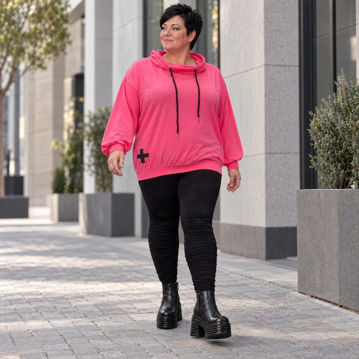 Hoodie in leuchtendem Pink aus weichem Stretchjersey mit Kapuze und gerader Schnittform