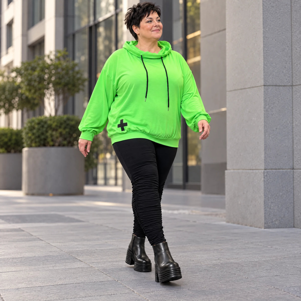 Grüner Hoody aus weichem Baumwolljersey mit Stretch Kapuze und gerader Schnittform