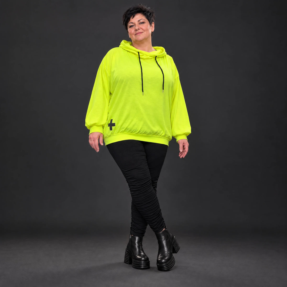 Hoody in Neongelb aus weichem Stretchjersey aus Italien mit Kapuze und gerader Passform
