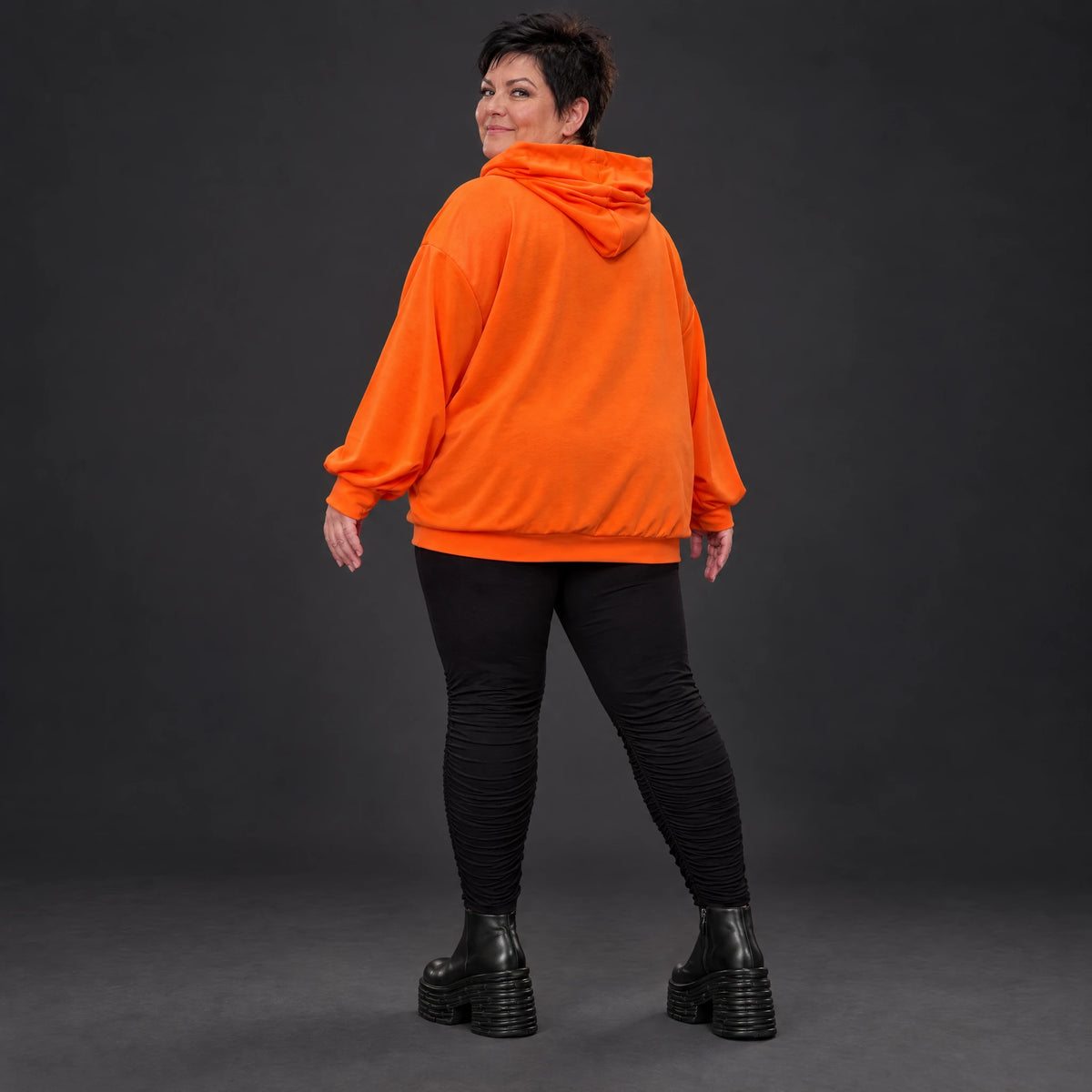 Hoody in leuchtendem Orange aus weichem Stretchjersey mit Kapuze und langen Ärmeln