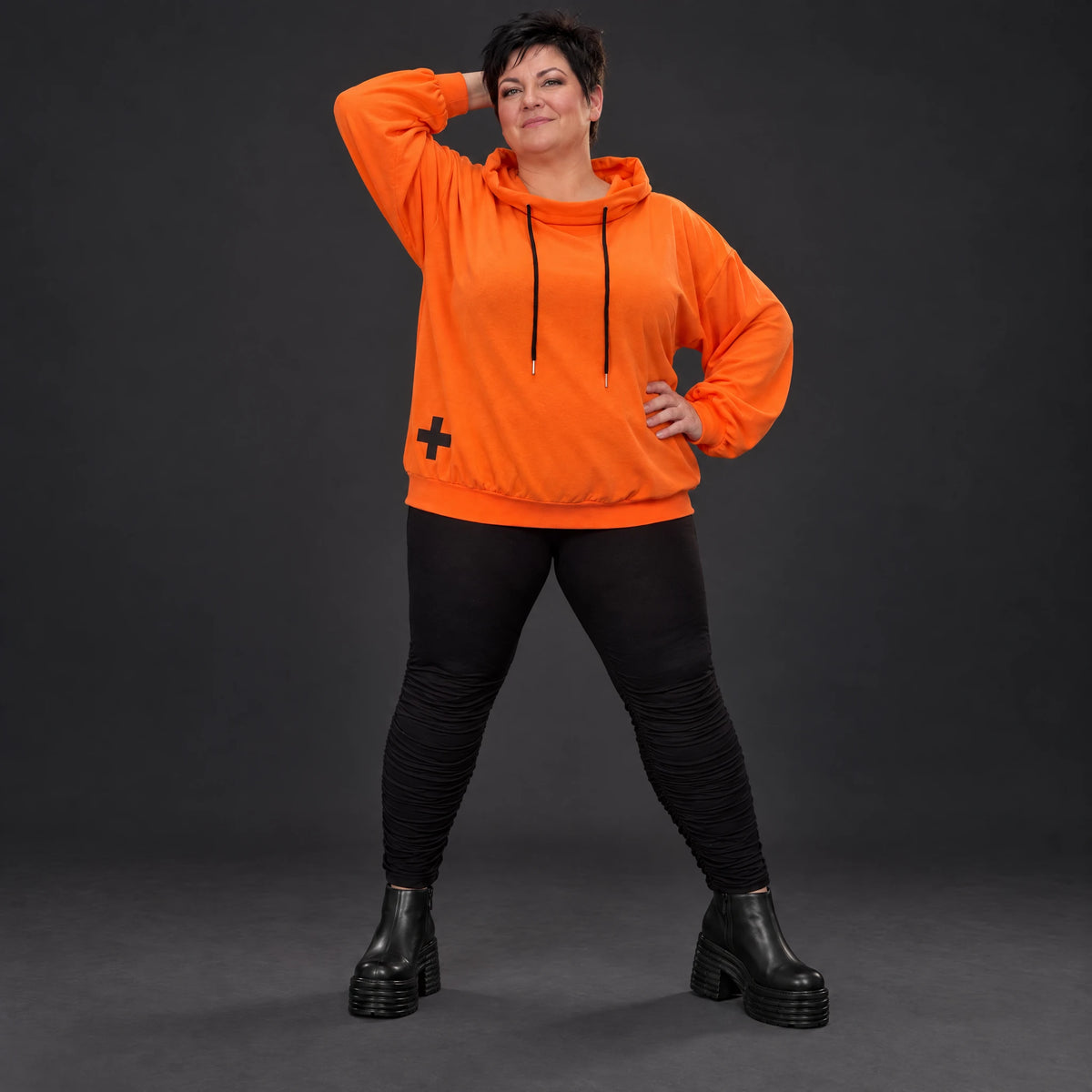 Hoody in leuchtendem Orange aus weichem Stretchjersey mit Kapuze und langen Ärmeln