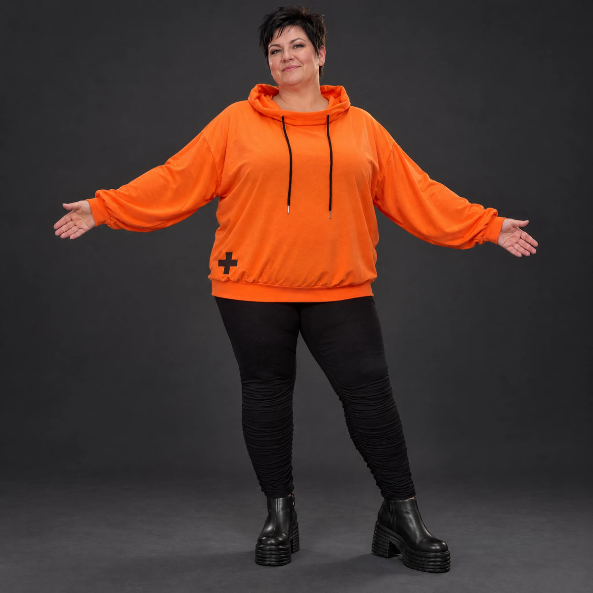 Hoody in leuchtendem Orange aus weichem Stretchjersey mit Kapuze und langen Ärmeln