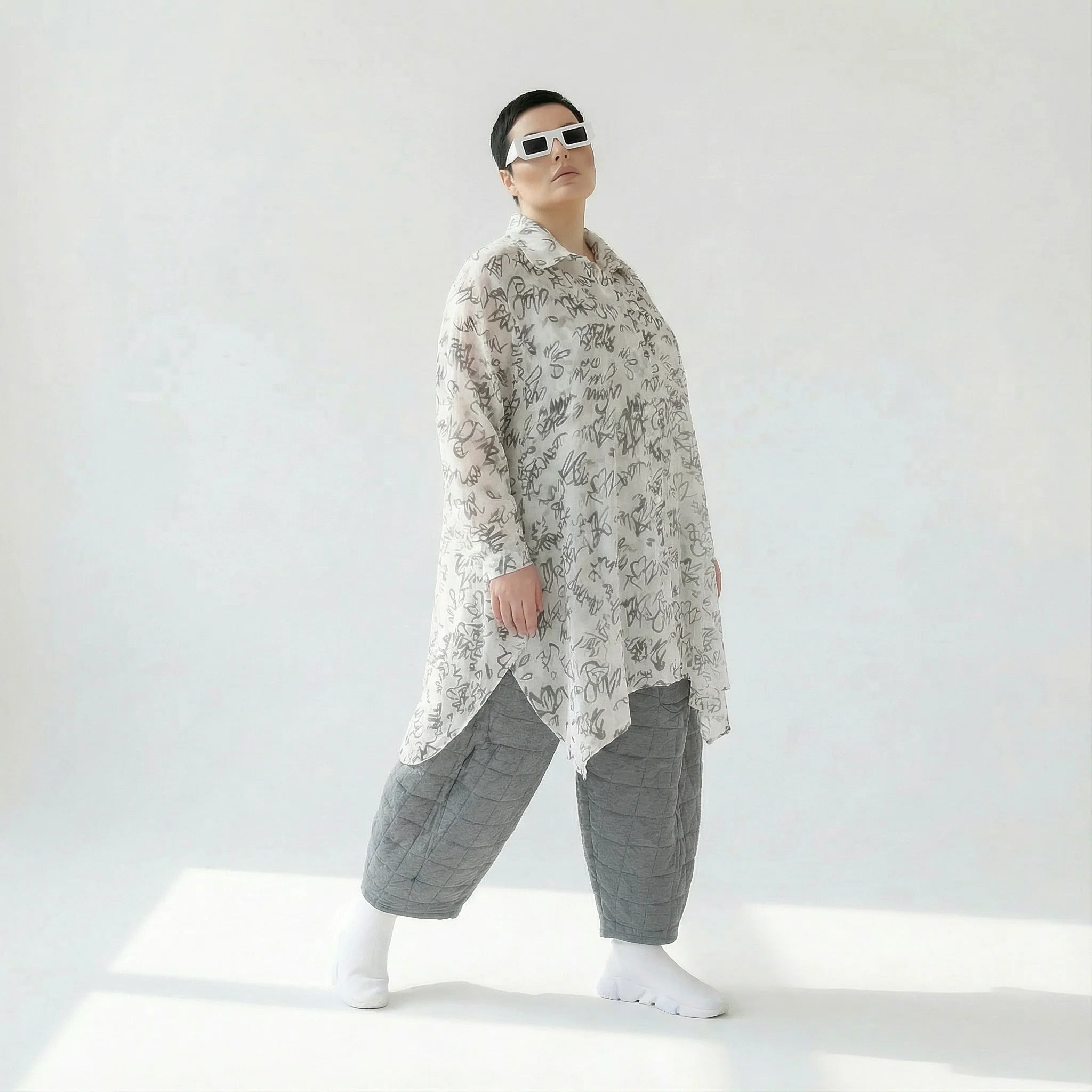 Oversize Bluse in A Form mit Scribble Print und seidig leichter Viskose für große Größen von AKH Premium bei Modeare online shoppen edelmix