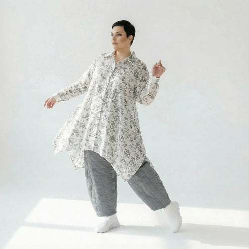 Oversize Bluse in A Form mit Scribble Print und seidig leichter Viskose für große Größen von AKH Premium bei Modeare online shoppen edelmix