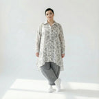 Oversize Bluse in A Form mit Scribble Print und seidig leichter Viskose für große Größen von AKH Premium bei Modeare online shoppen edelmix