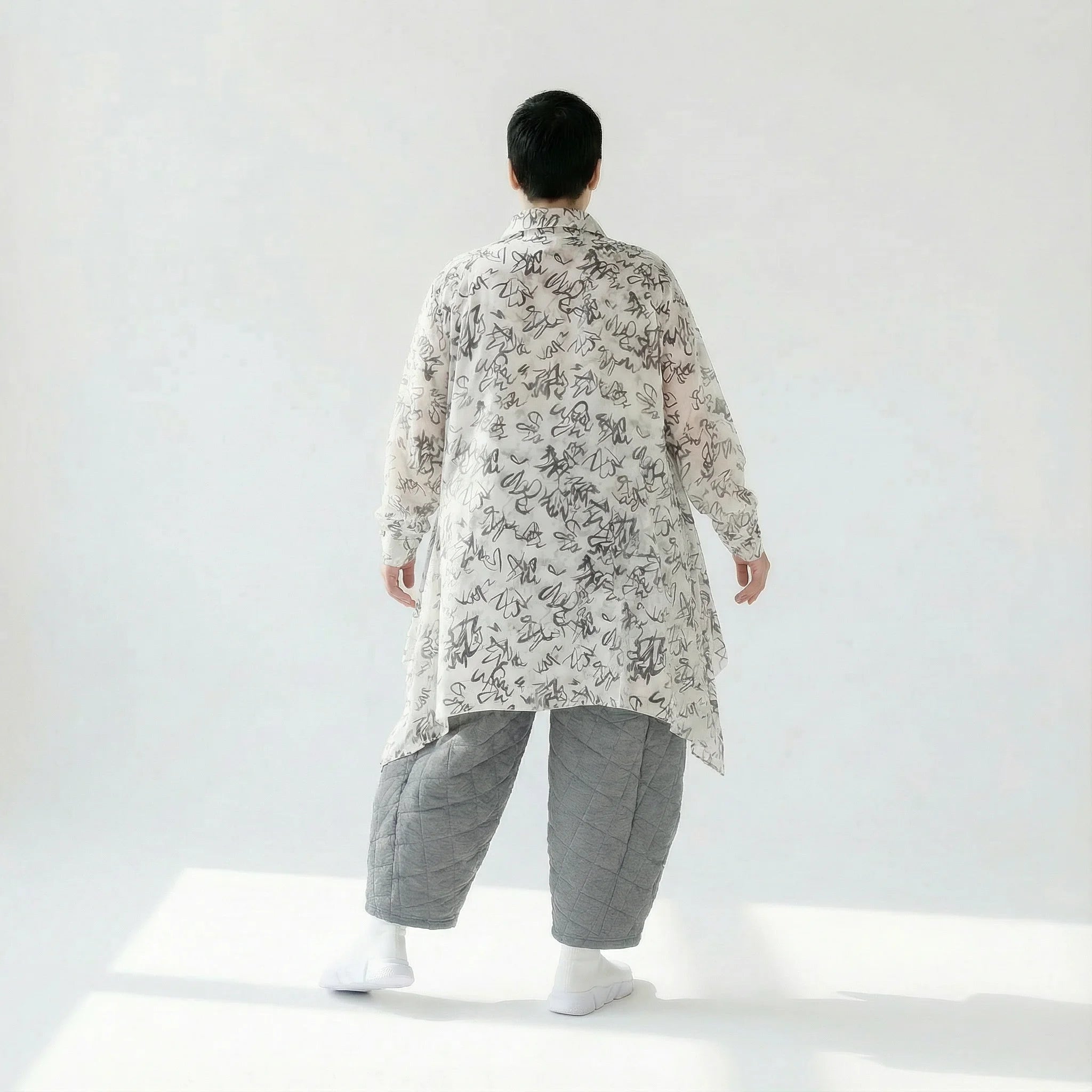 Oversize Bluse in A Form mit Scribble Print und seidig leichter Viskose für große Größen von AKH Premium bei Modeare online shoppen edelmix