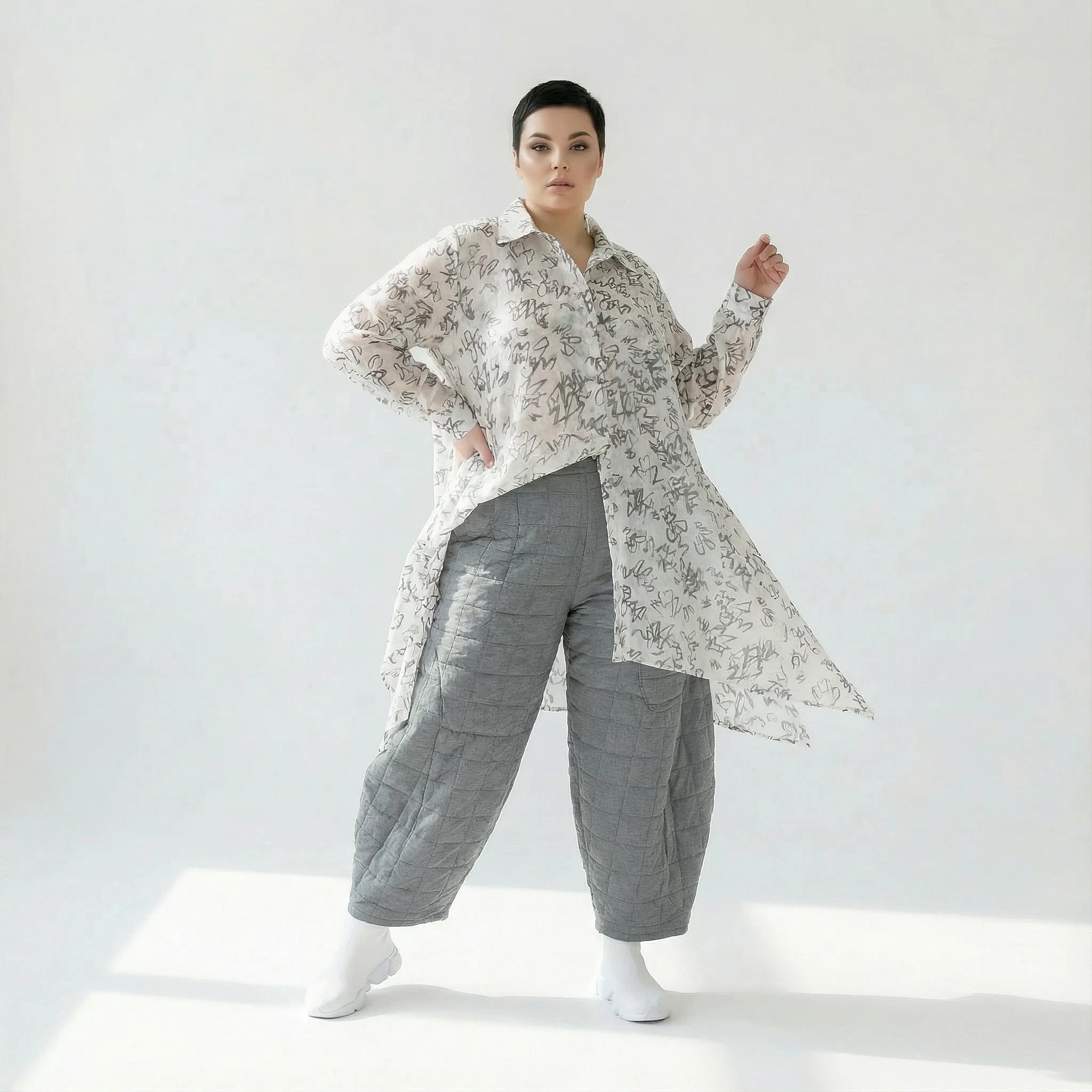 Oversize Bluse in A Form mit Scribble Print und seidig leichter Viskose für große Größen von AKH Premium bei Modeare online shoppen edelmix