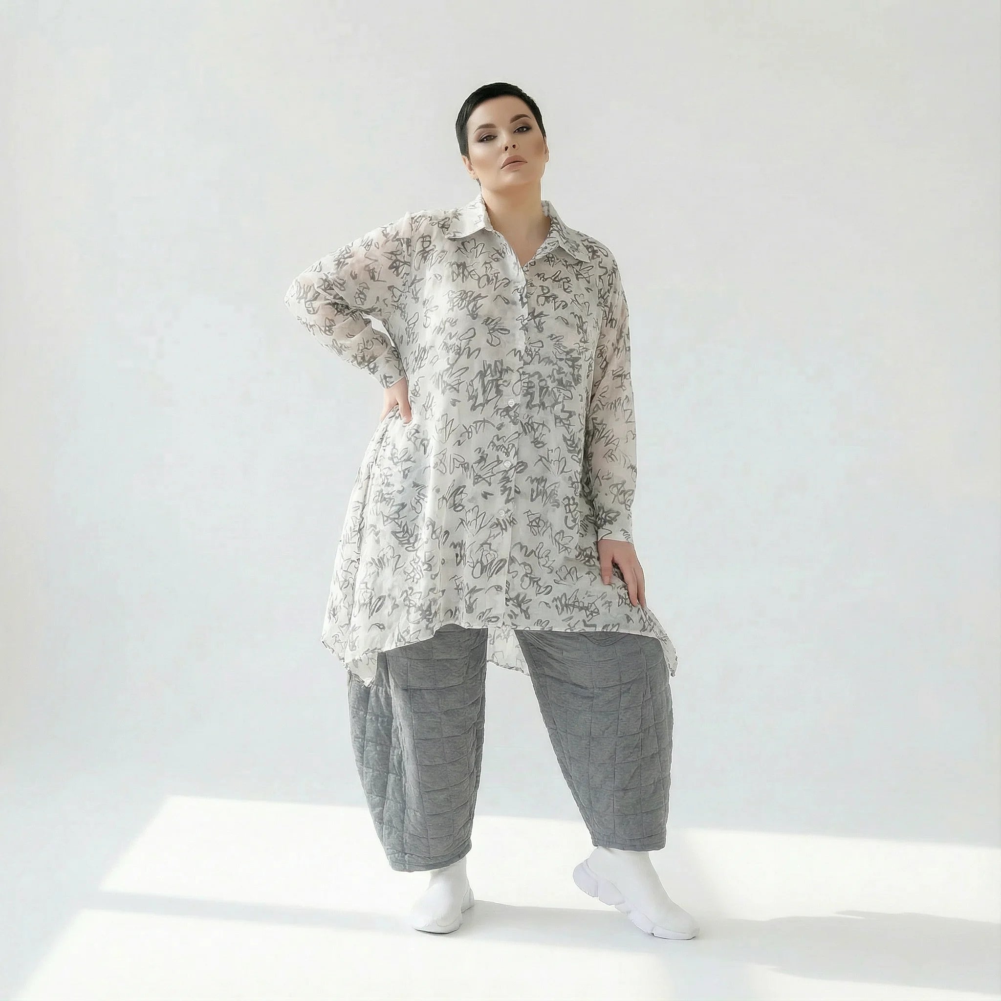 Oversize Bluse in A Form mit Scribble Print und seidig leichter Viskose für große Größen von AKH Premium bei Modeare online shoppen edelmix