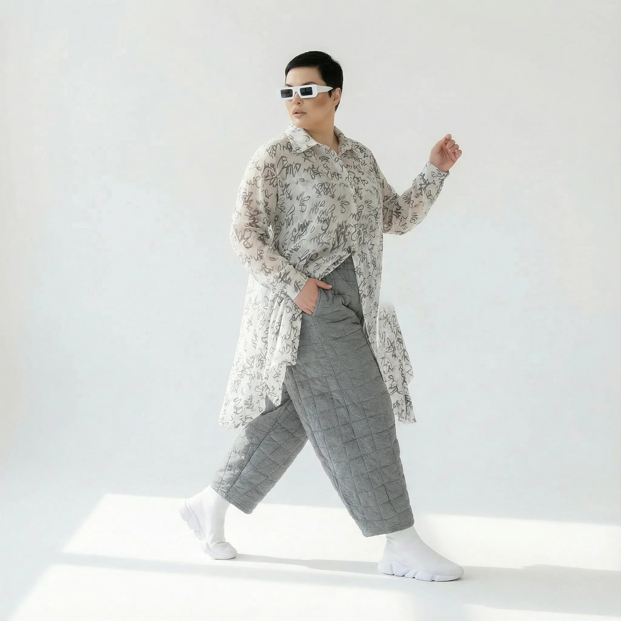 Oversize Bluse in A Form mit Scribble Print und seidig leichter Viskose für große Größen von AKH Premium bei Modeare online shoppen edelmix