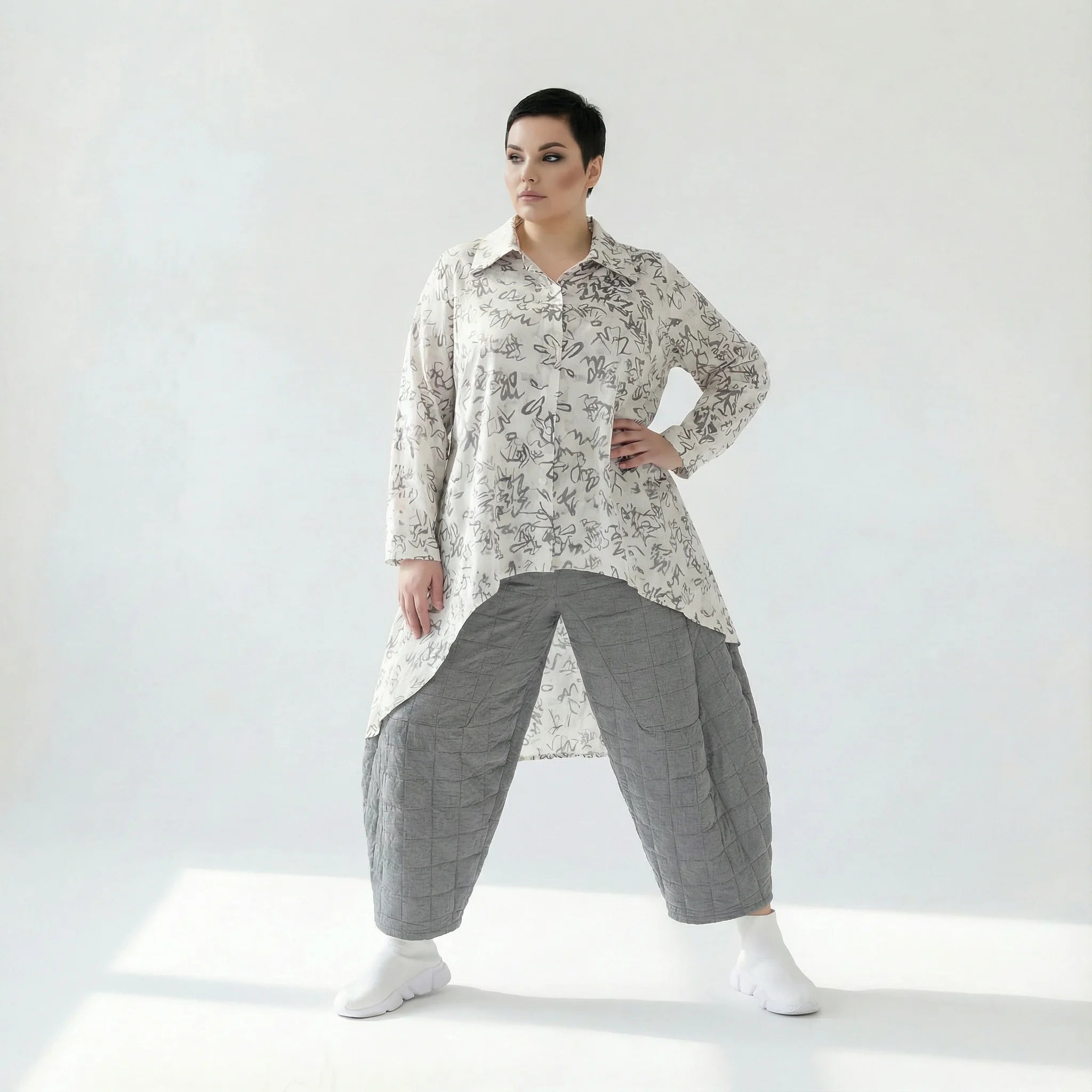 Oversize Vokuhila Bluse in Seiden-Optik für große Größen von AKH Premium – curated by Modeare Onlineshop – jetzt entdecken in großen Größen