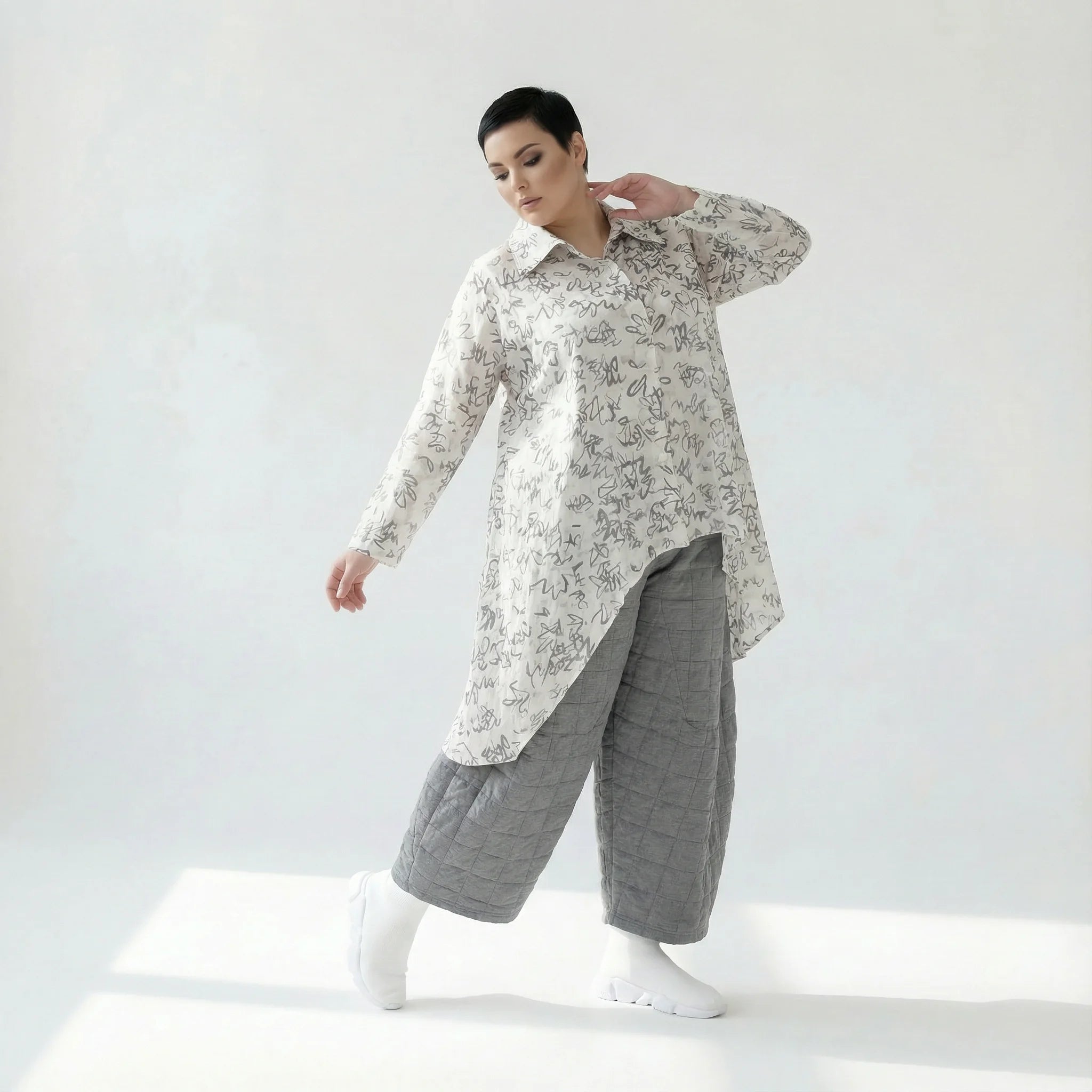 Oversize Vokuhila Bluse in Seiden-Optik für große Größen von AKH Premium – curated by Modeare Onlineshop – jetzt entdecken in großen Größen
