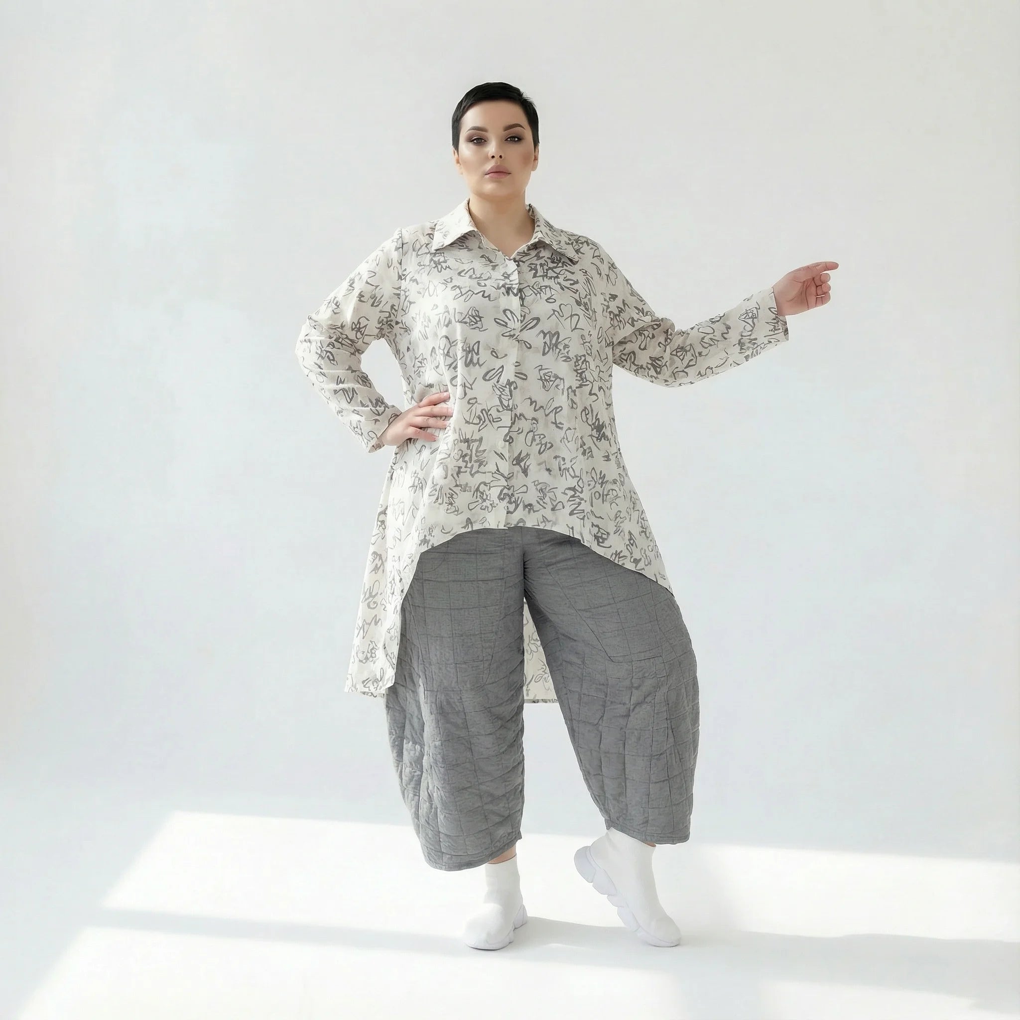 Oversize Vokuhila Bluse in Seiden-Optik für große Größen von AKH Premium – curated by Modeare Onlineshop – jetzt entdecken in großen Größen