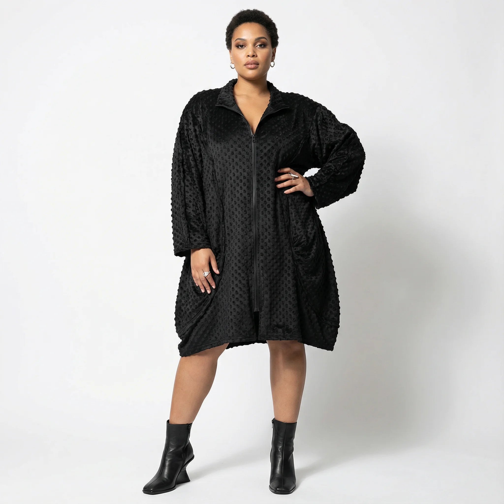 Oversize Ballon Mantel Velours winterlich weich strukturiert AKH Premium Damenmode bei Modeare